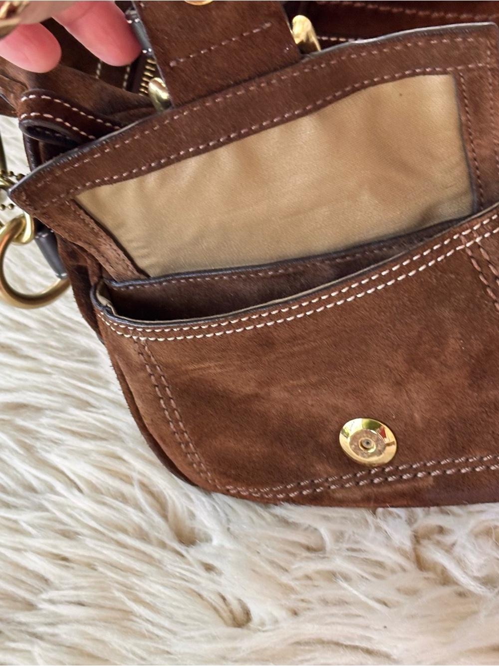 Coach SMALL 10061 Vintage Mia Soho
Y2K Brown Suede Shoulder Bag - Picture 9 of 11